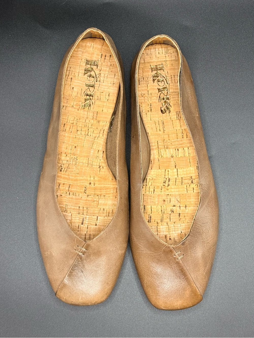 KORKS Brown Tan Leather Square-Toe Ballet Flats
SZ. 8